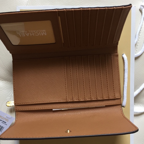 NWT Michael KORS large jet set travel wallet Acorn - Picture 3 of 4